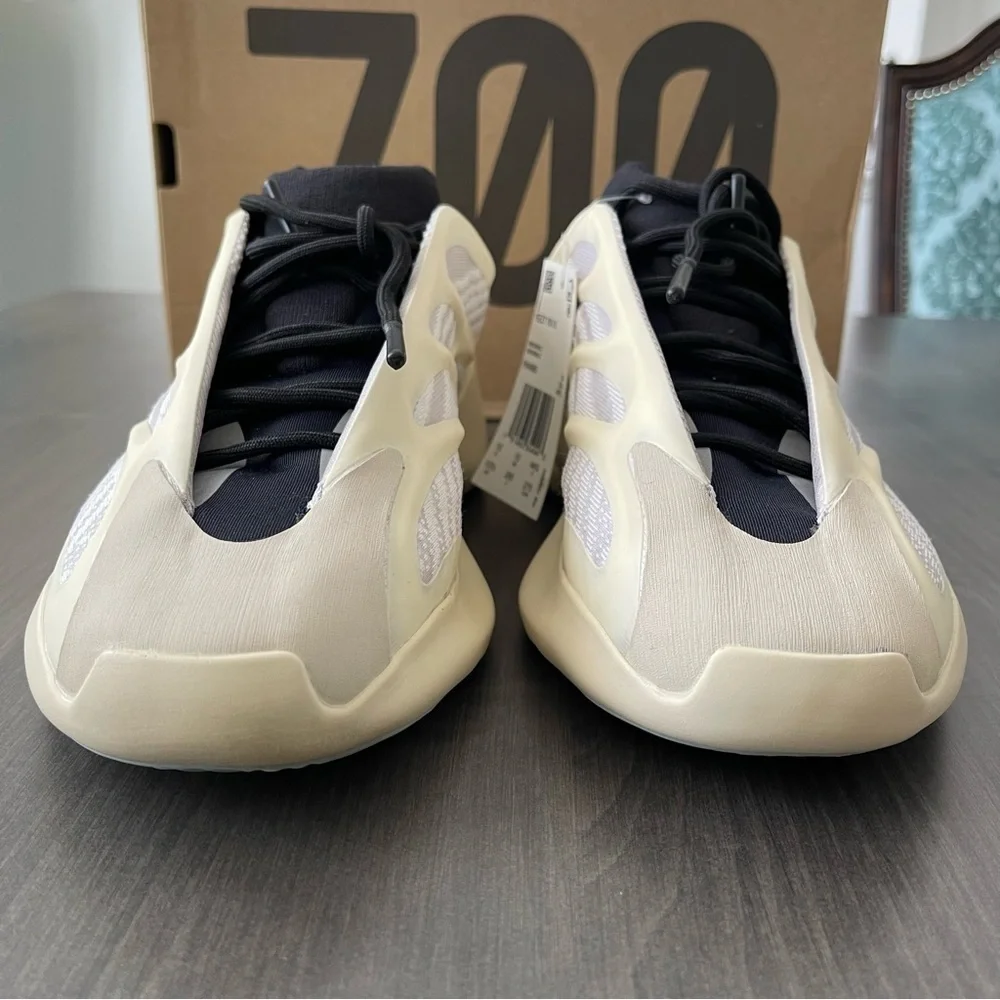 Adidas Yeezy 700 V3 Azael men sneakers size 10.5 NWT